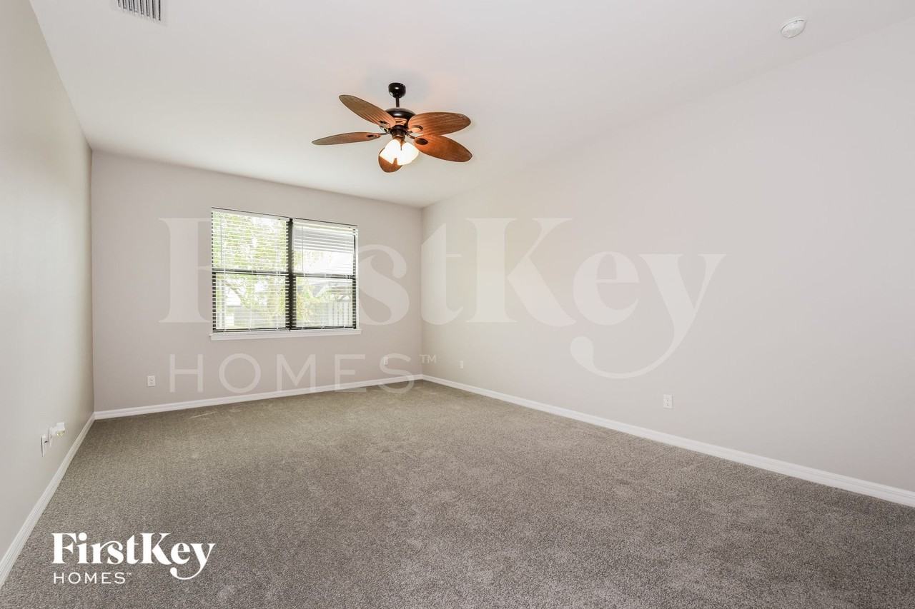 2717 Southwest 18th Avenue - Photo 7 of 15