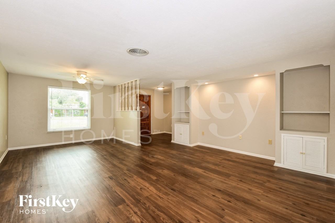 1419 Argyle Drive - Photo 2 of 15