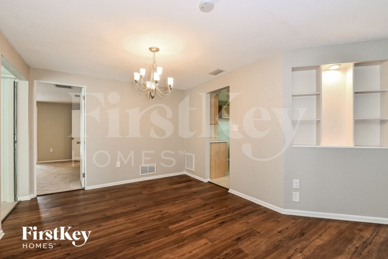 1419 Argyle Drive - Photo 3 of 15