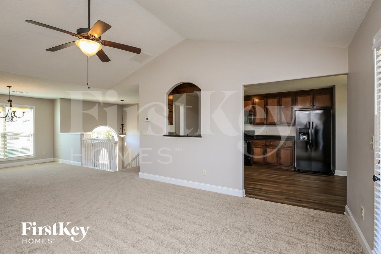 1666 Dillard Way - Photo 3 of 15