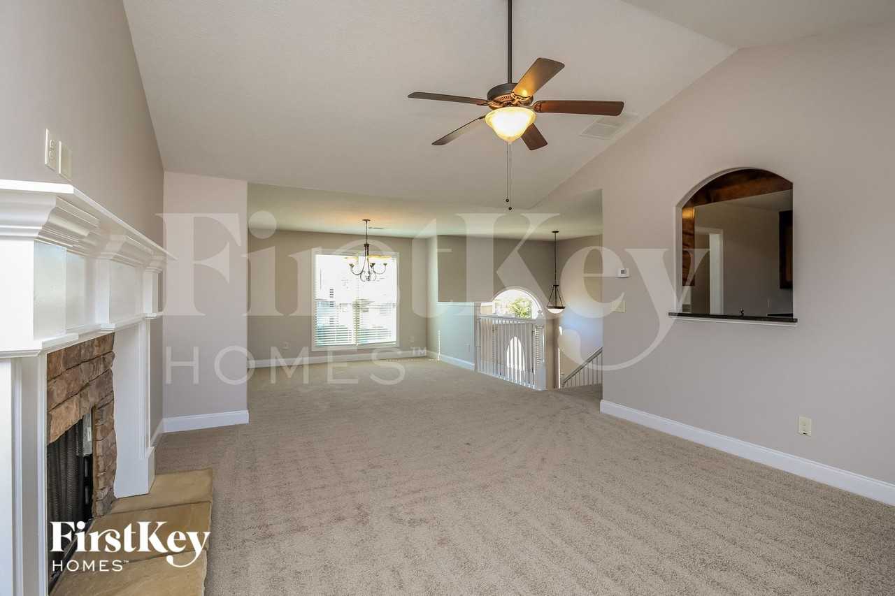 1666 Dillard Way - Photo 4 of 15