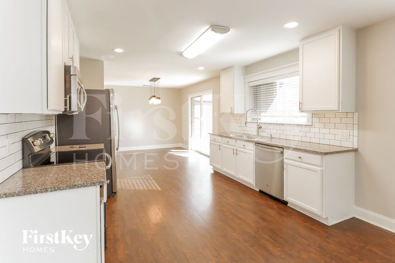 3956 Polar Brook Dr - Photo 5 of 15