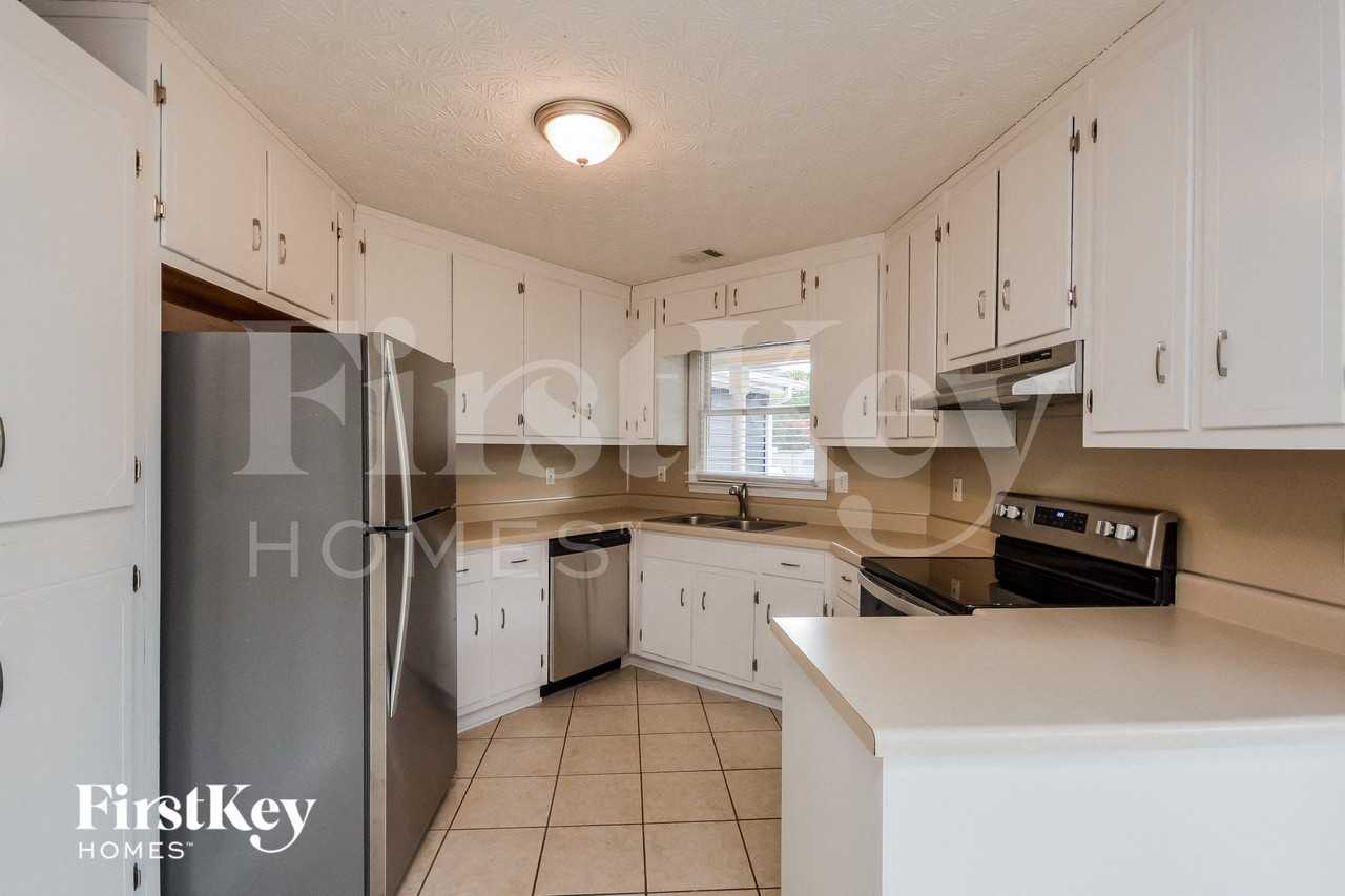 160 Creekstone Court - Photo 7 of 15