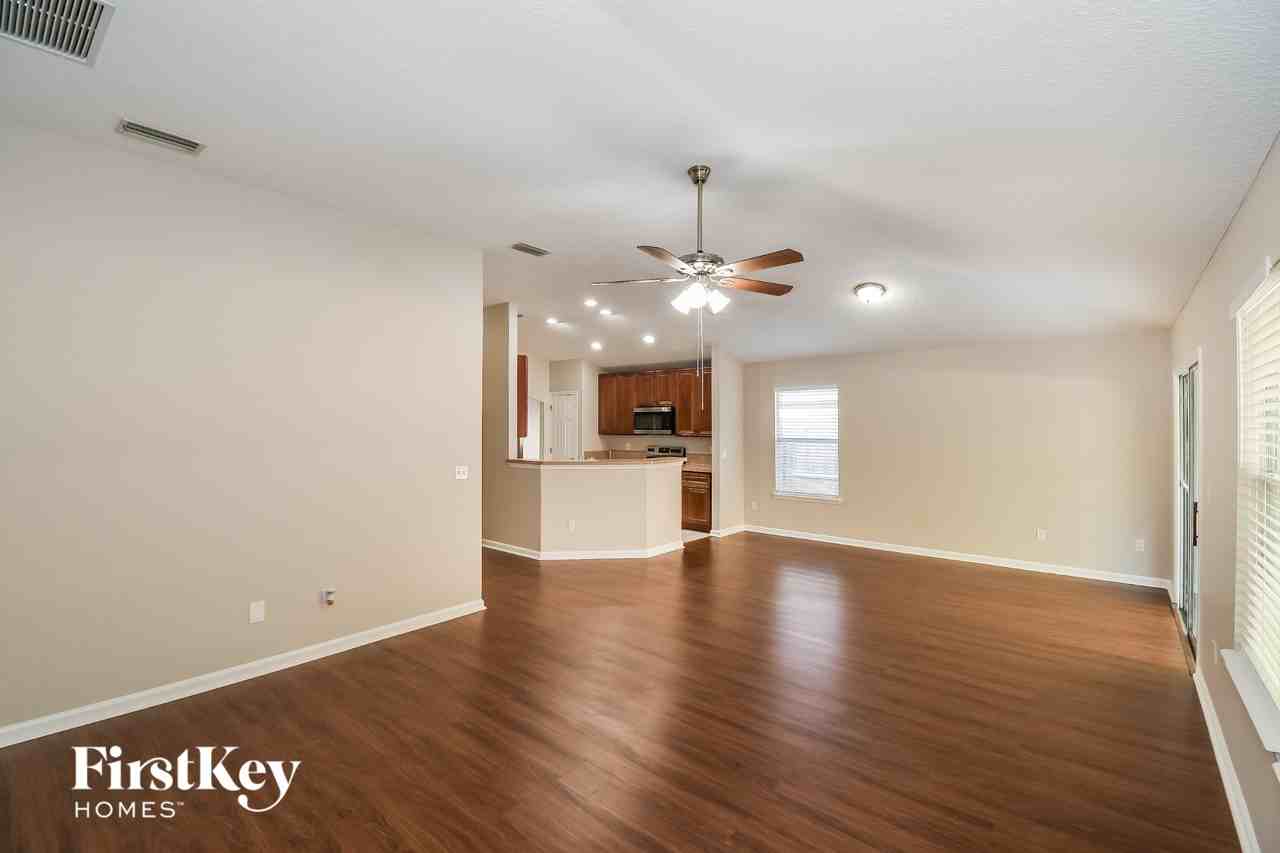 1088 Beckingham Dr - Photo 4 of 15