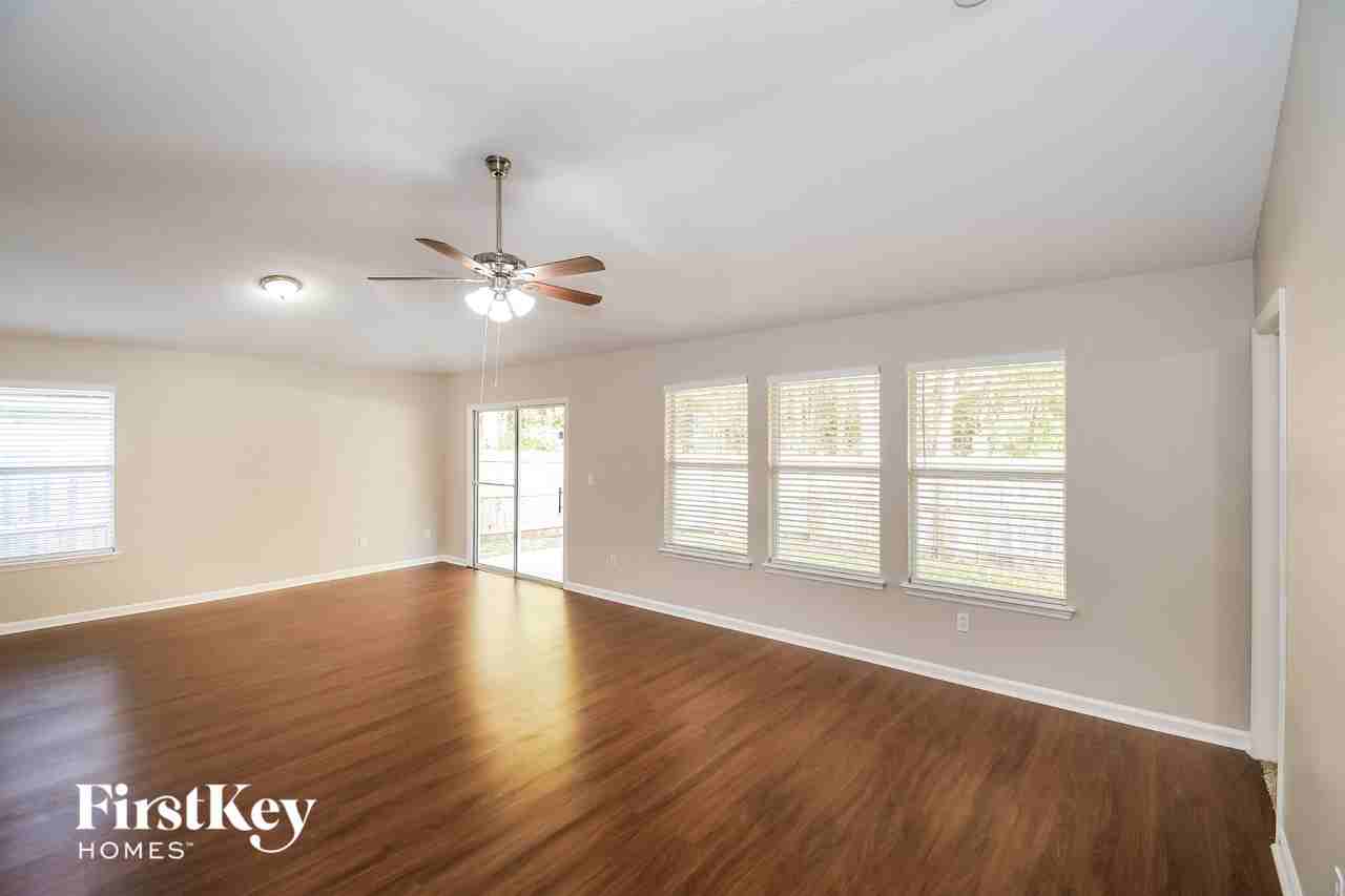 1088 Beckingham Dr - Photo 5 of 15