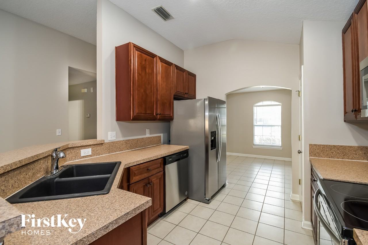 1088 Beckingham Dr - Photo 7 of 15