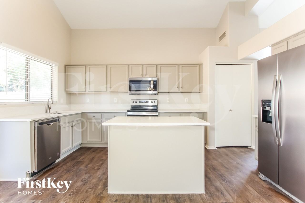 12694 W Flower St - Photo 5 of 15