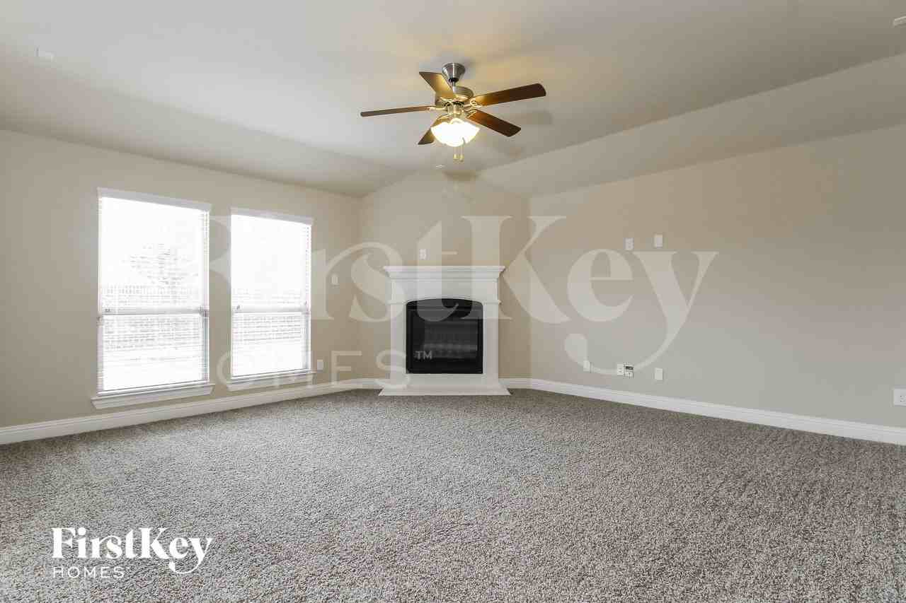 16209 Weymouth Dr - Photo 3 of 15