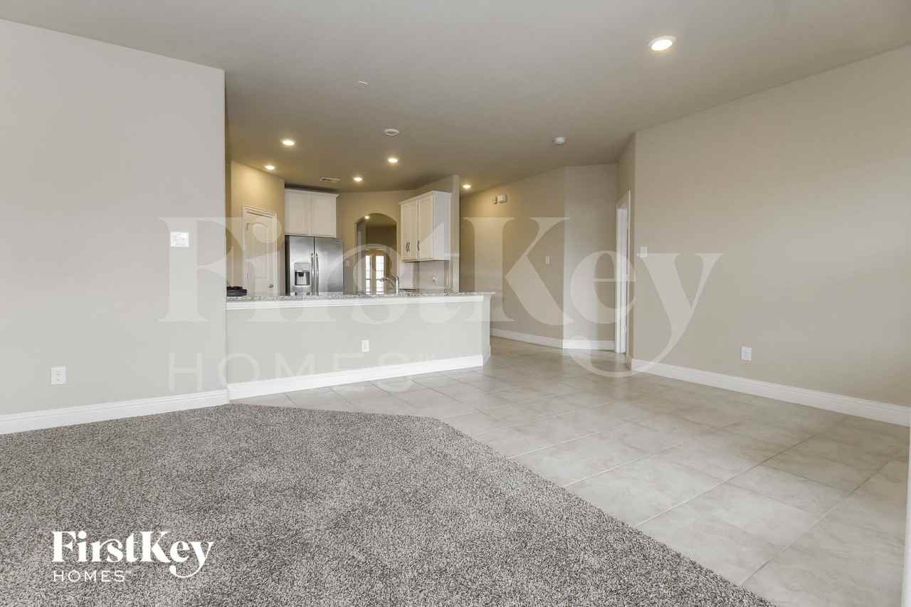 16209 Weymouth Dr - Photo 4 of 15