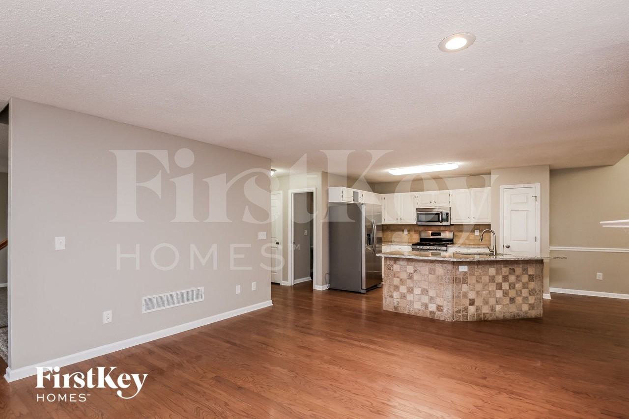 4004 Southbrook Ct Nw - Photo 4 of 15