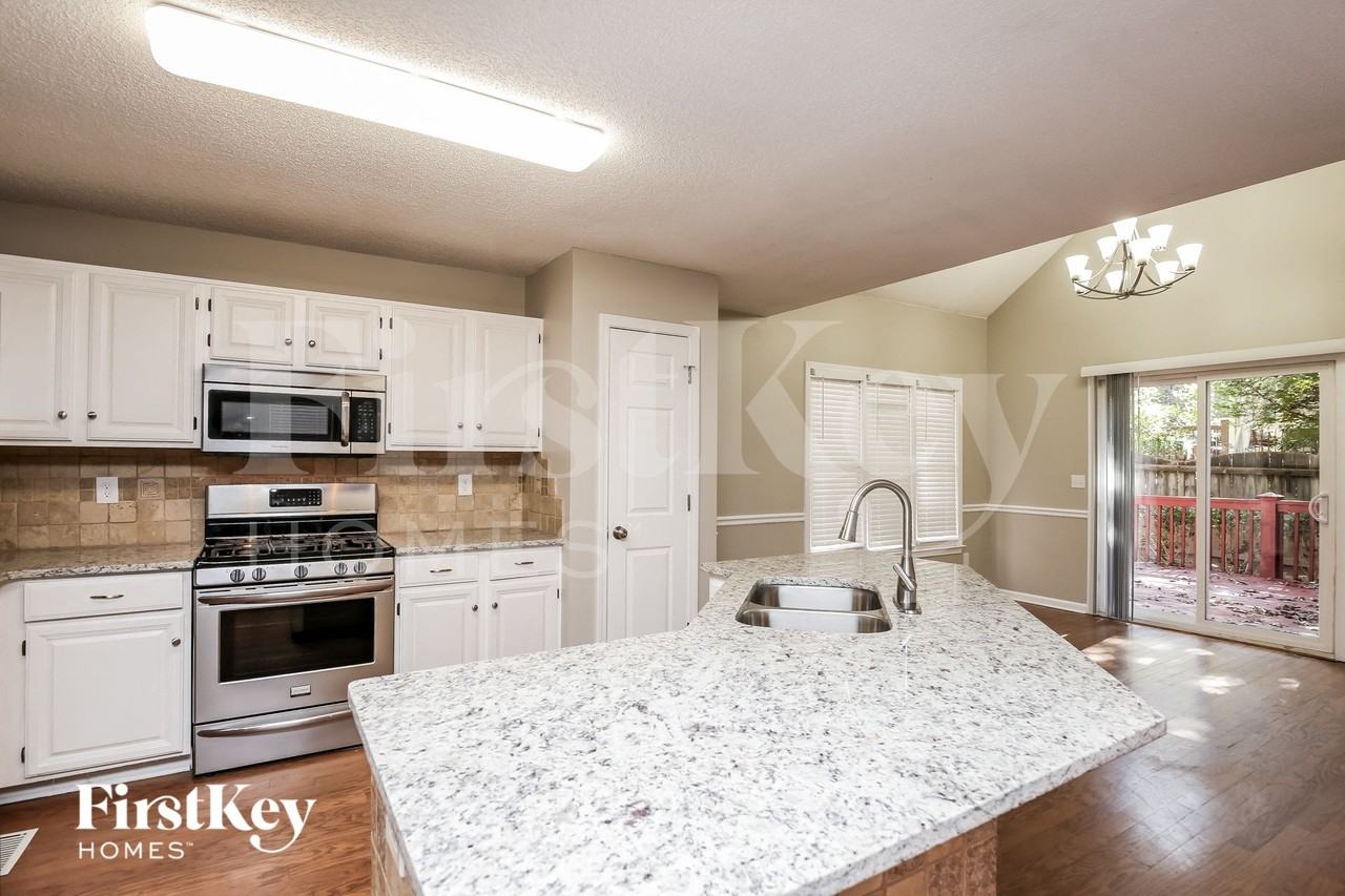 4004 Southbrook Ct Nw - Photo 5 of 15