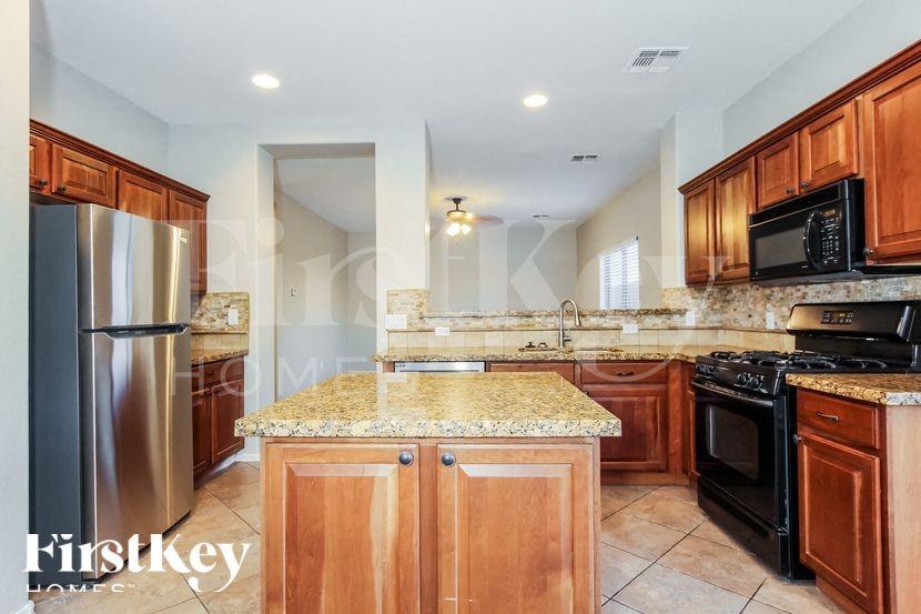 17670 Bridger Street - Photo 5 of 15