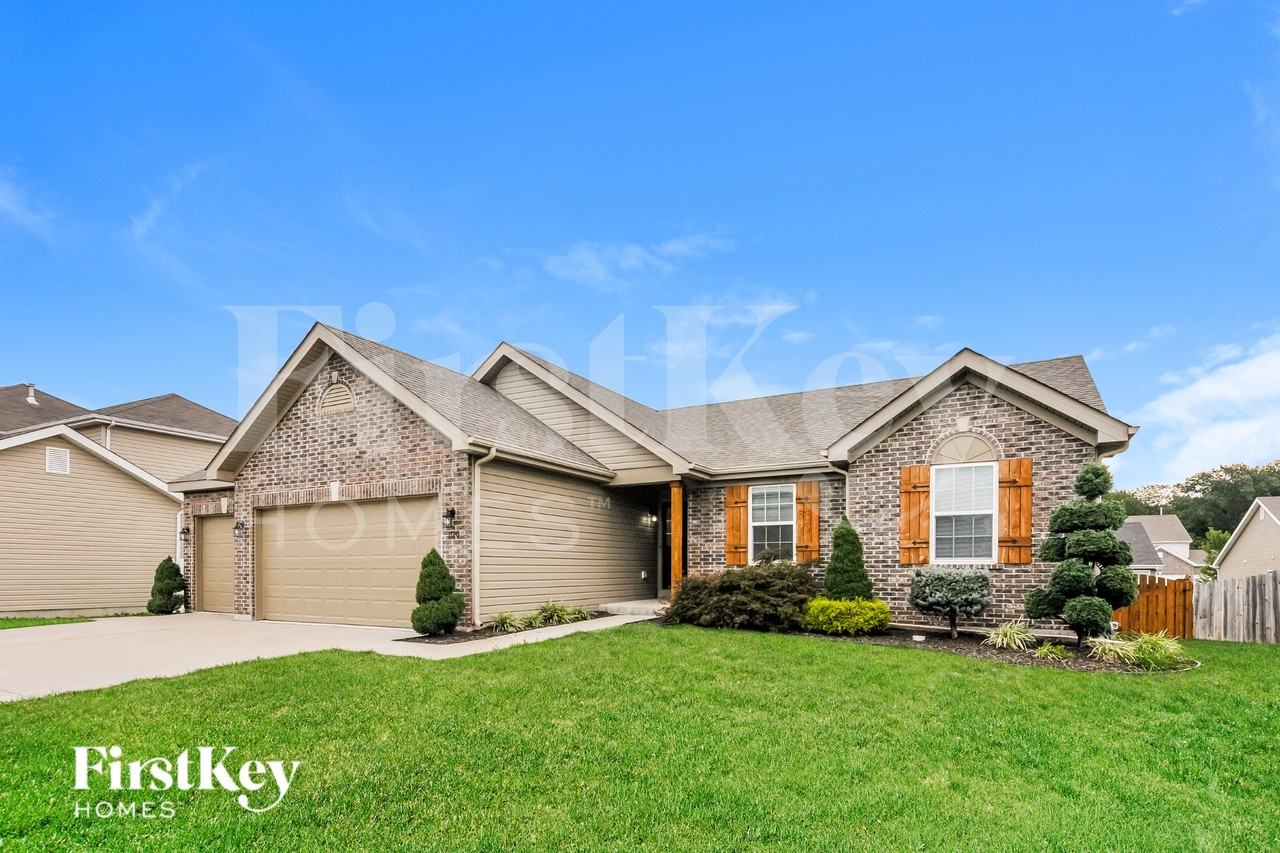 1720 Woods Mill Dr - Photo 2 of 16