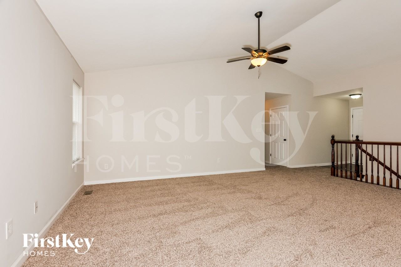 1720 Woods Mill Dr - Photo 4 of 16