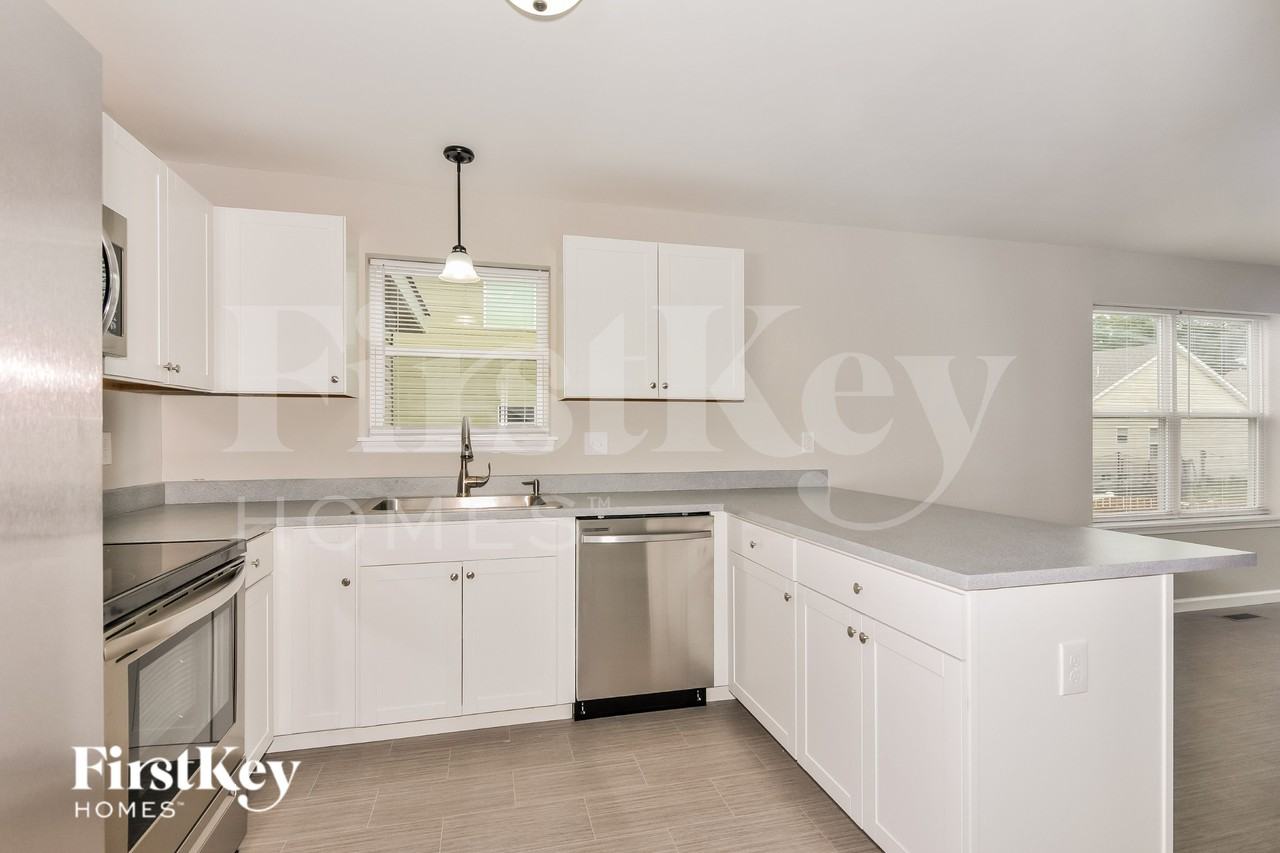 1720 Woods Mill Dr - Photo 7 of 16