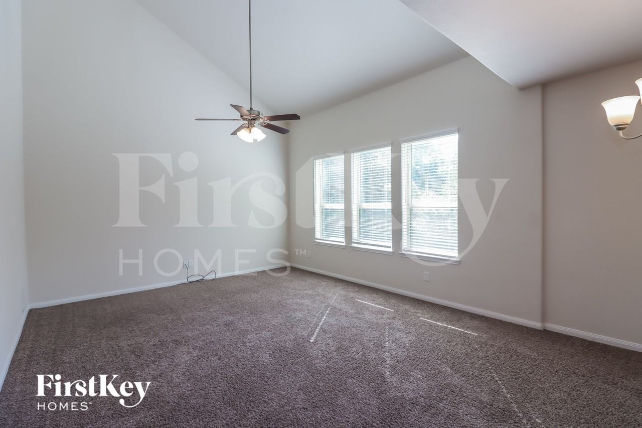 6630 Blimp Base Boulevard - Photo 4 of 18