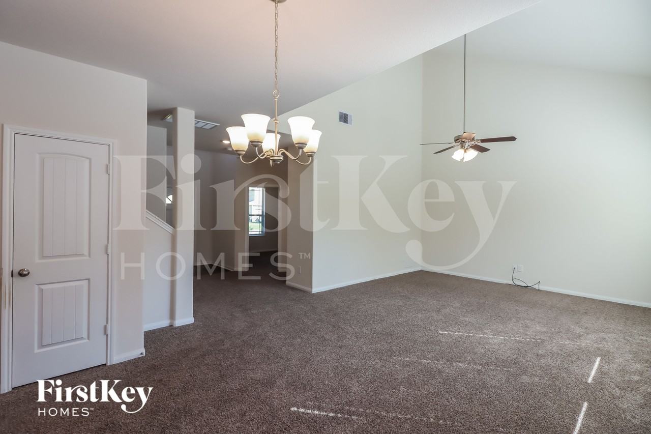 6630 Blimp Base Boulevard - Photo 6 of 18