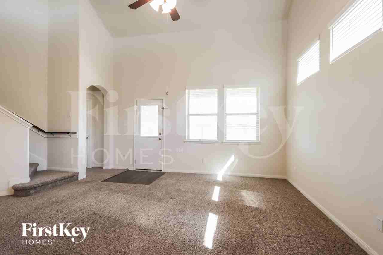 15825 Roberto Clemente Ct - Photo 3 of 16