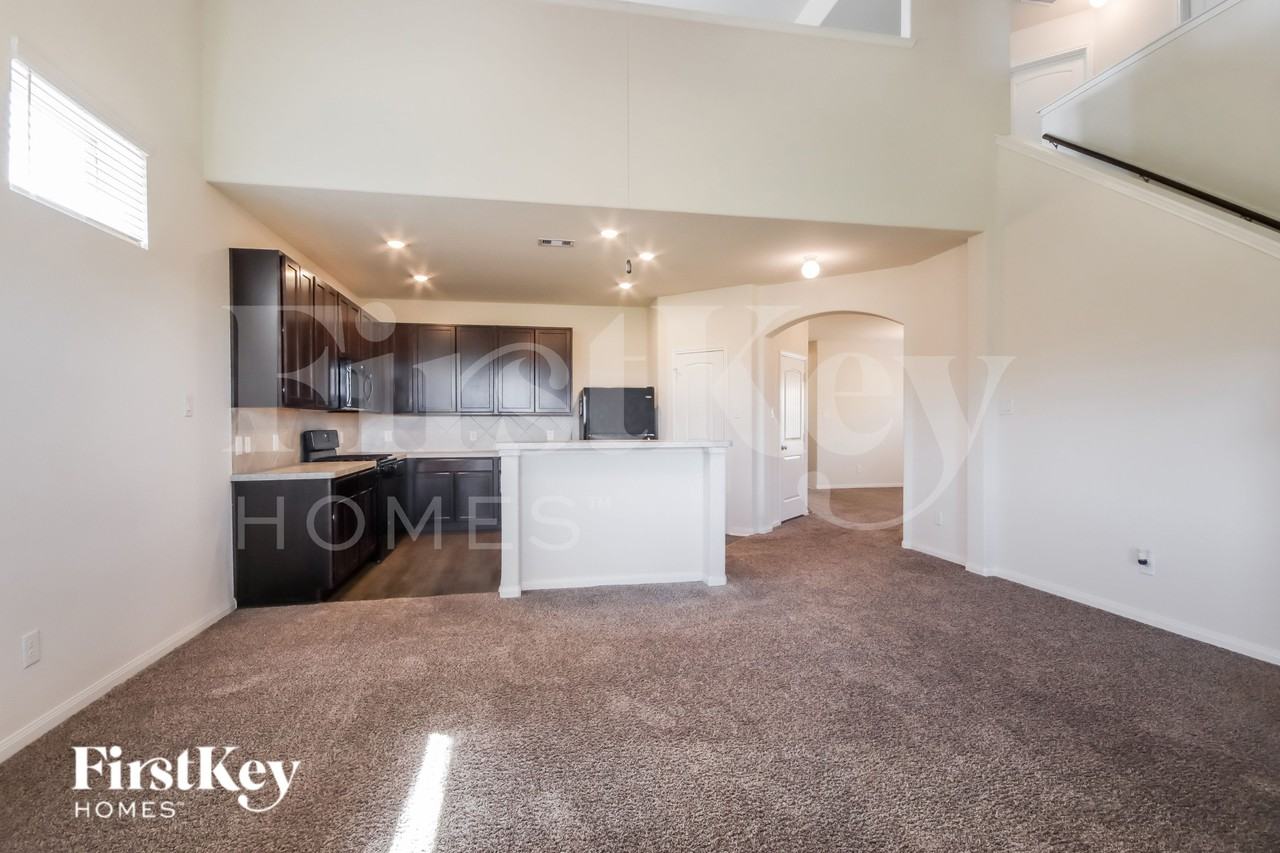 15825 Roberto Clemente Ct - Photo 5 of 16