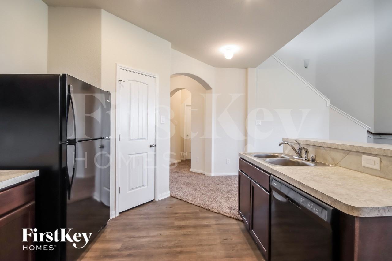 15825 Roberto Clemente Ct - Photo 6 of 16