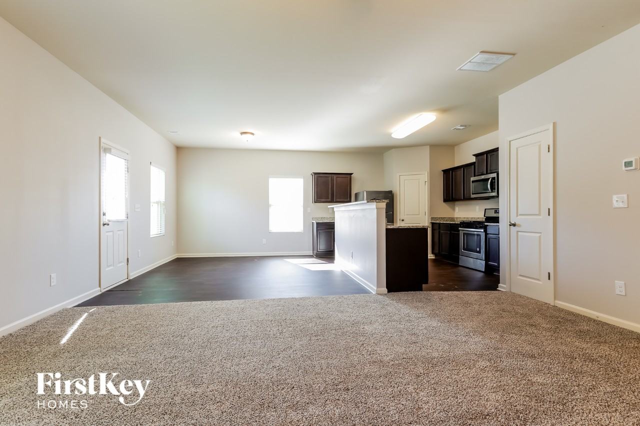 215 Holly Way - Photo 3 of 15