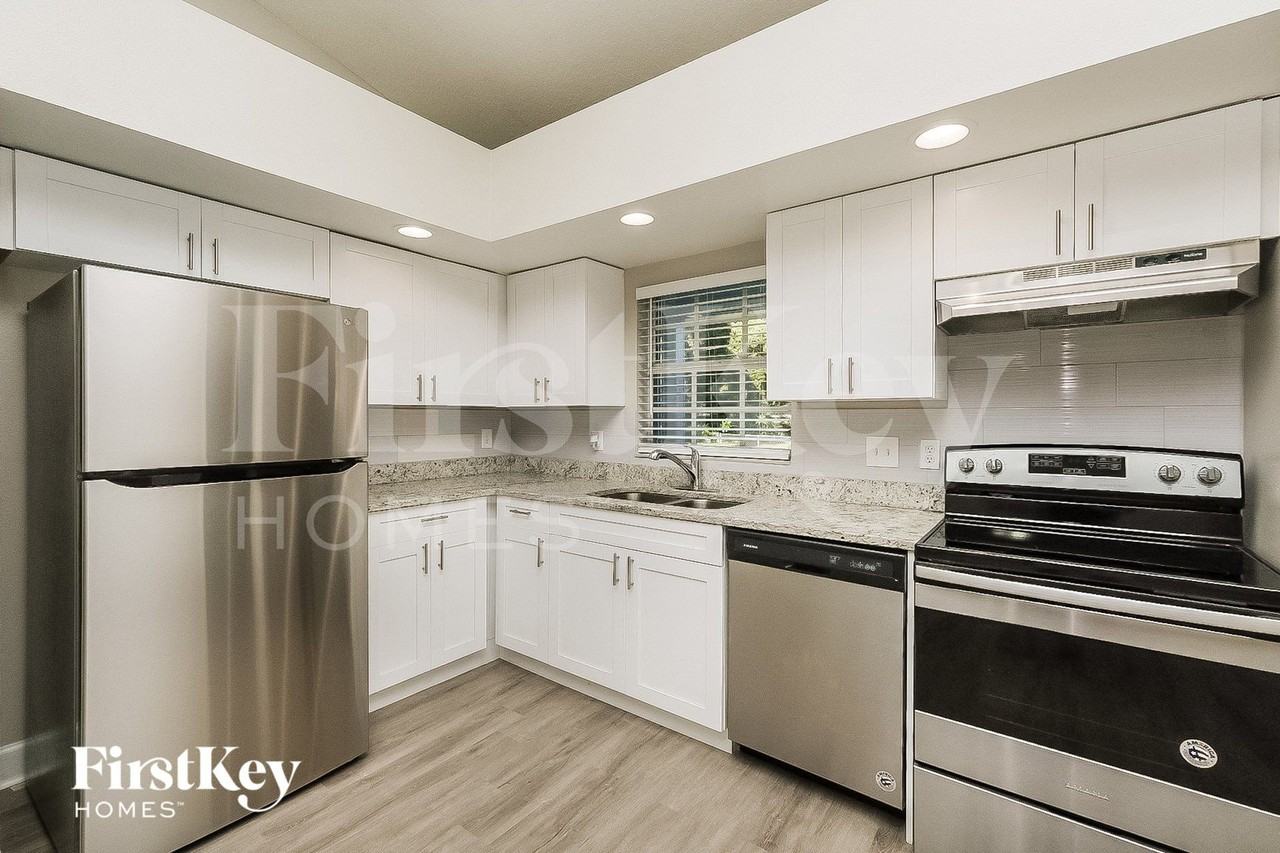 5322 Plum Avenue - Photo 6 of 15