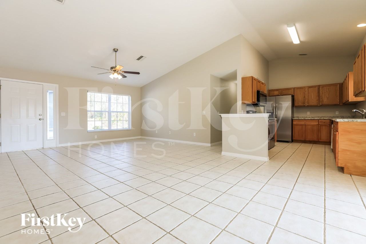 4517 Lovett Rd - Photo 4 of 15