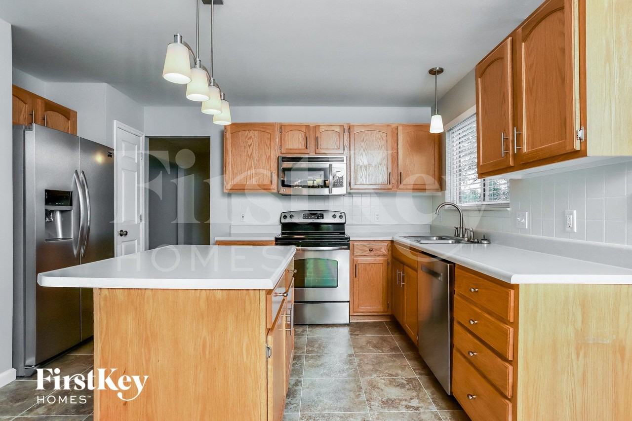 3322 Hampton Xing - Photo 7 of 15