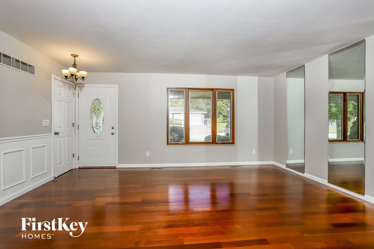 3105 Hawk Dr - Photo 3 of 15