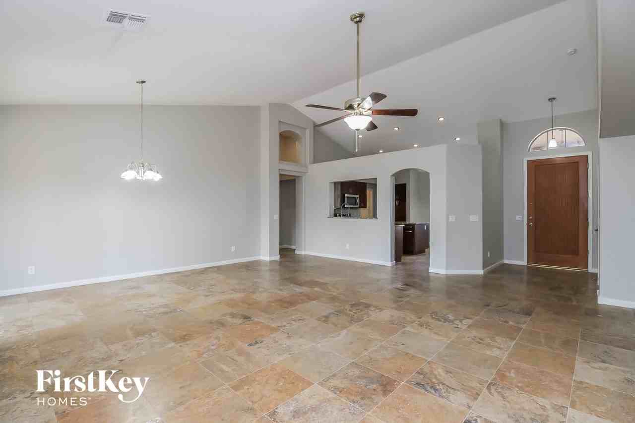 2907 E Millbrae Ln - Photo 3 of 15