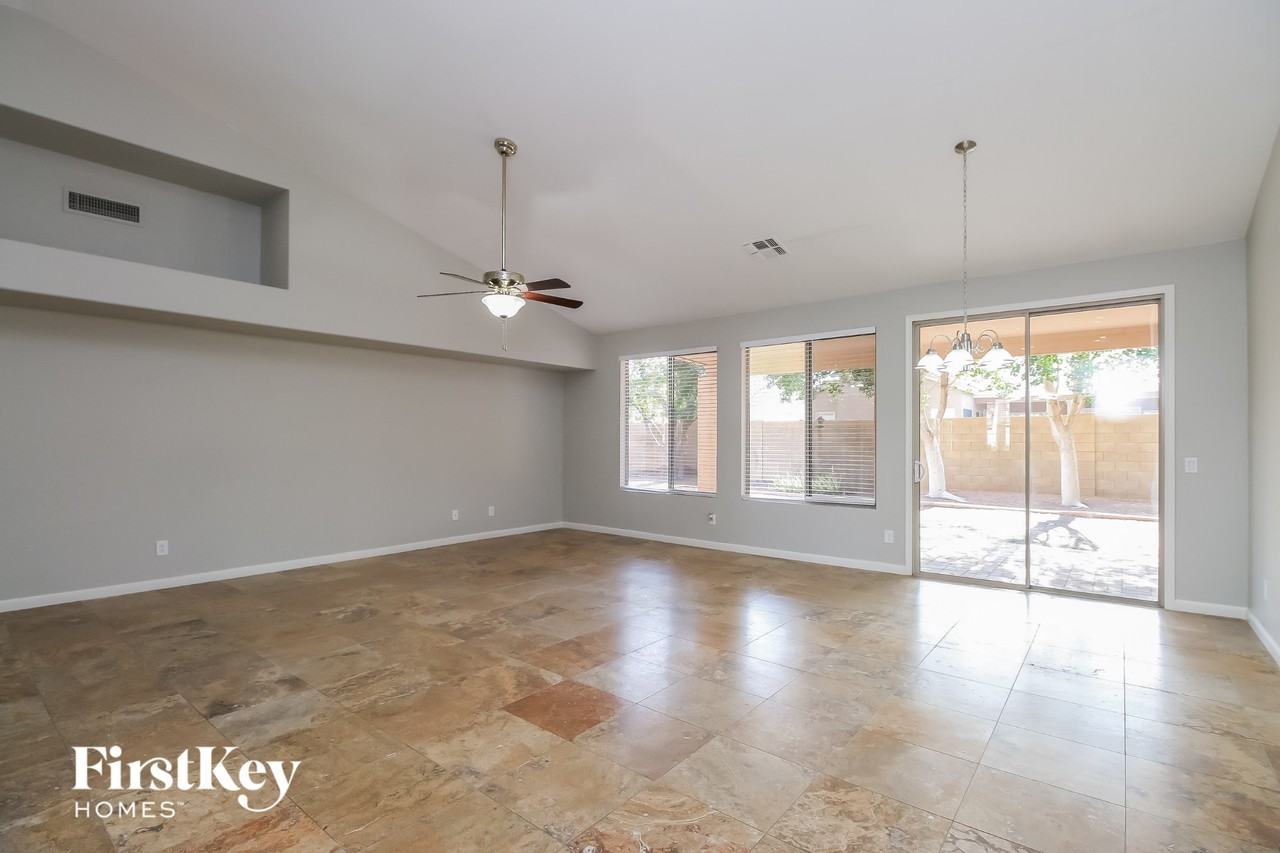 2907 E Millbrae Ln - Photo 4 of 15