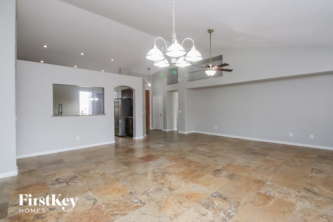 2907 E Millbrae Ln - Photo 5 of 15