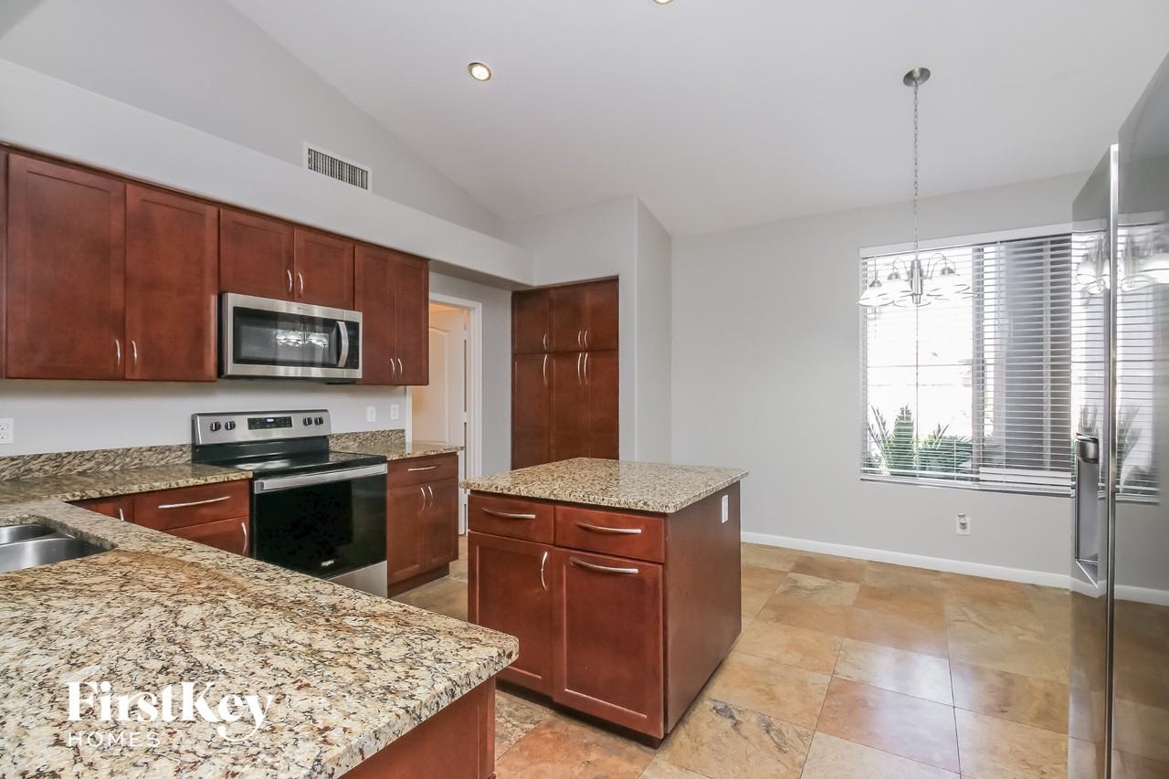 2907 E Millbrae Ln - Photo 6 of 15