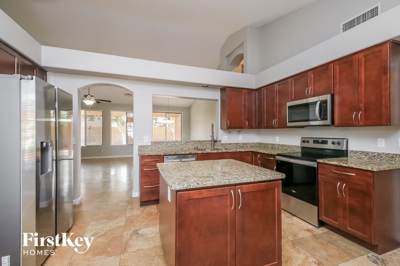 2907 E Millbrae Ln - Photo 7 of 15