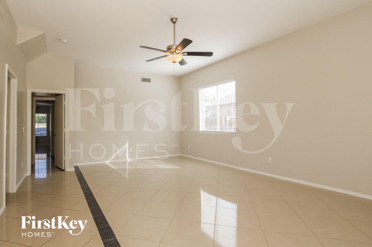 15954 N Naegel Dr - Photo 3 of 15