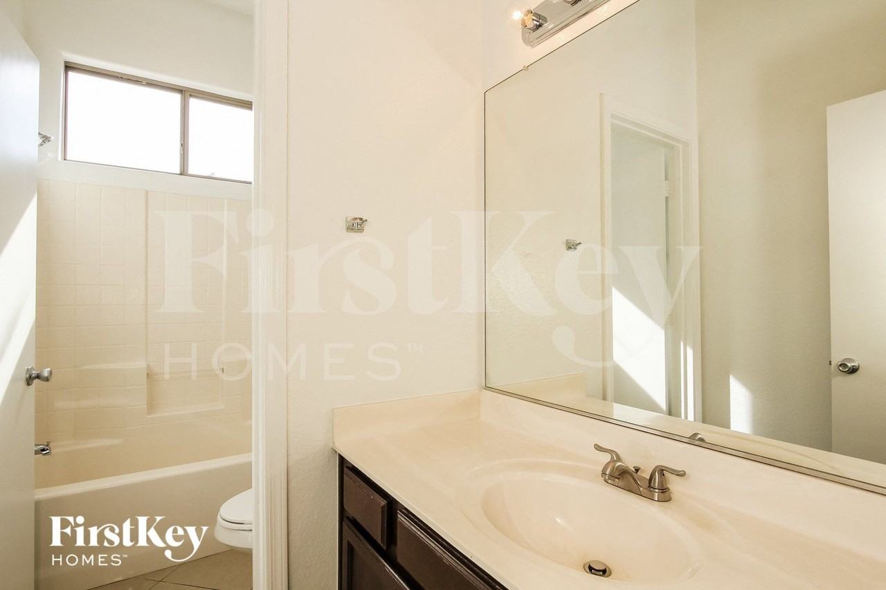 15954 N Naegel Dr - Photo 6 of 15