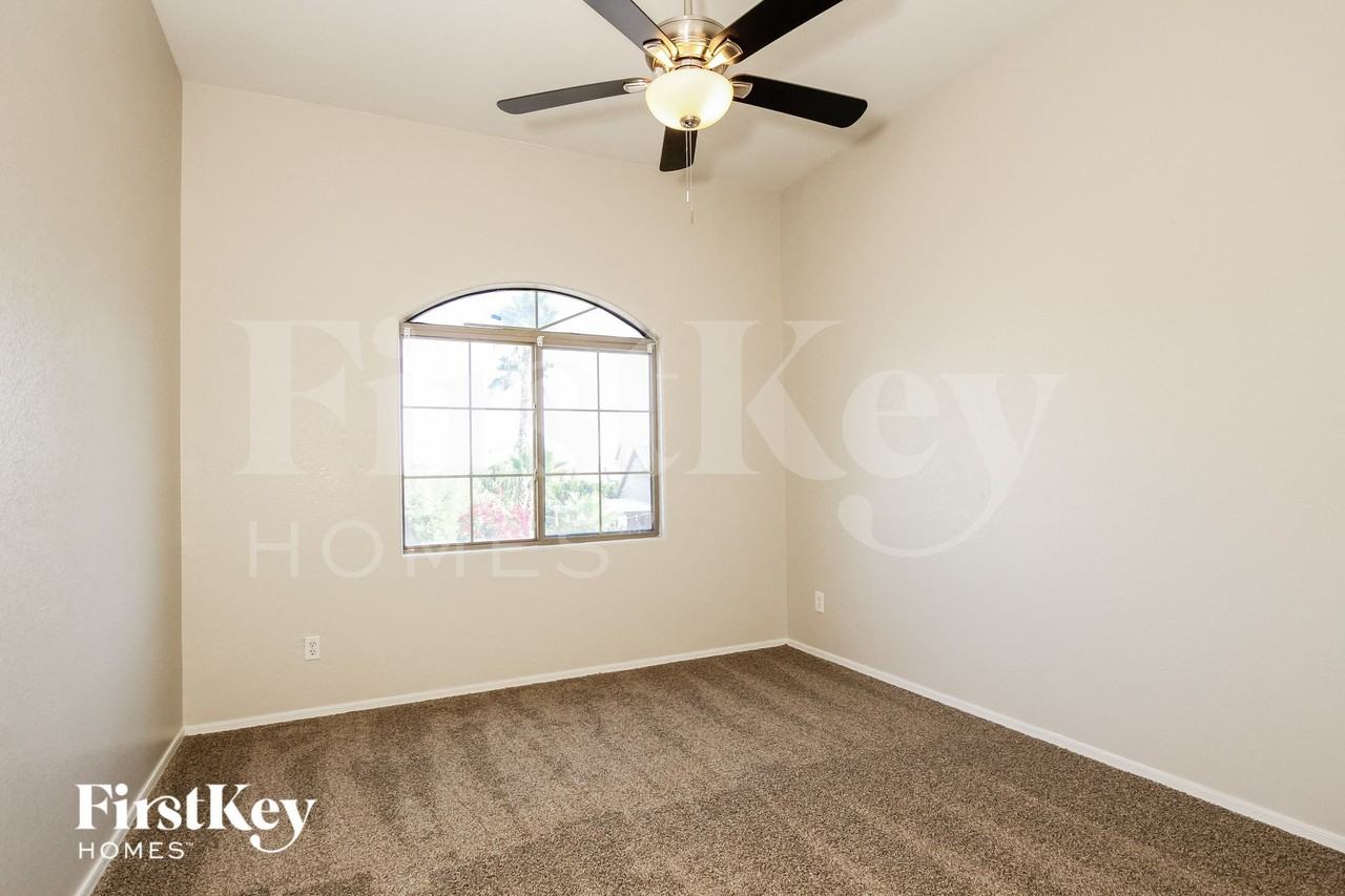 15954 N Naegel Dr - Photo 7 of 15