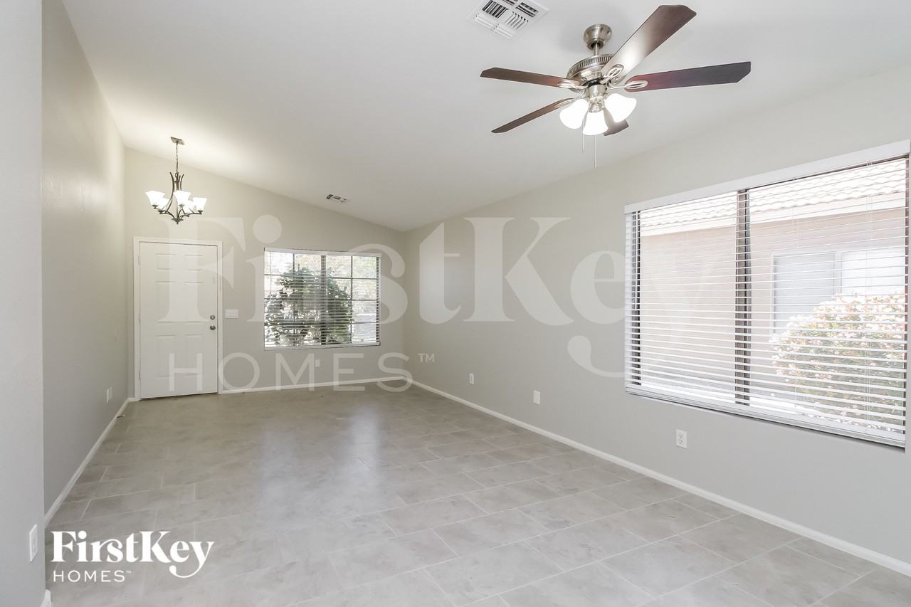 1027 E Monteleone St - Photo 2 of 15