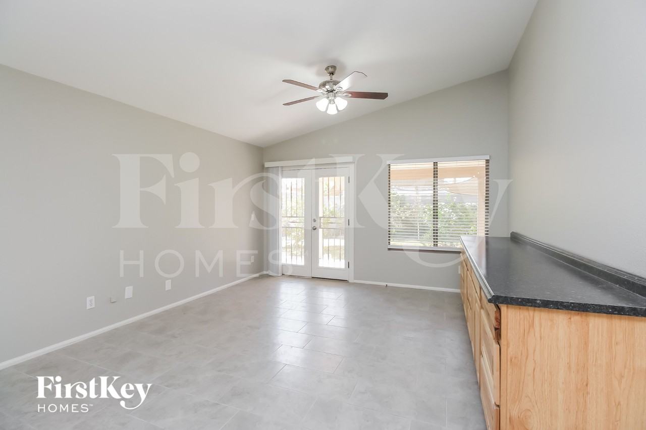 1027 E Monteleone St - Photo 6 of 15