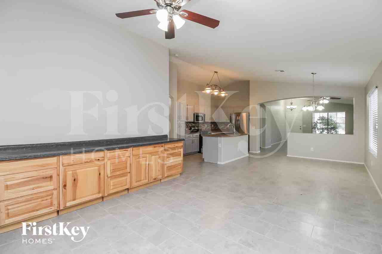 1027 E Monteleone St - Photo 7 of 15