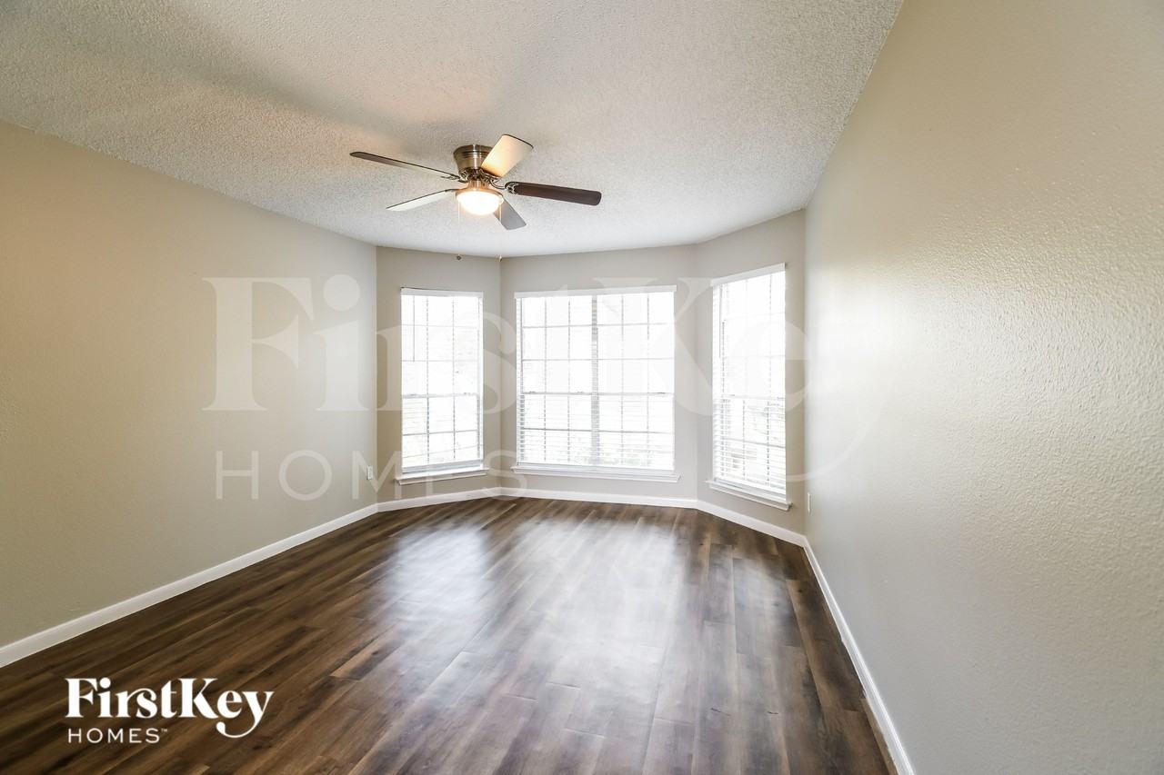 5306 Spring Branch Dr - Photo 6 of 15