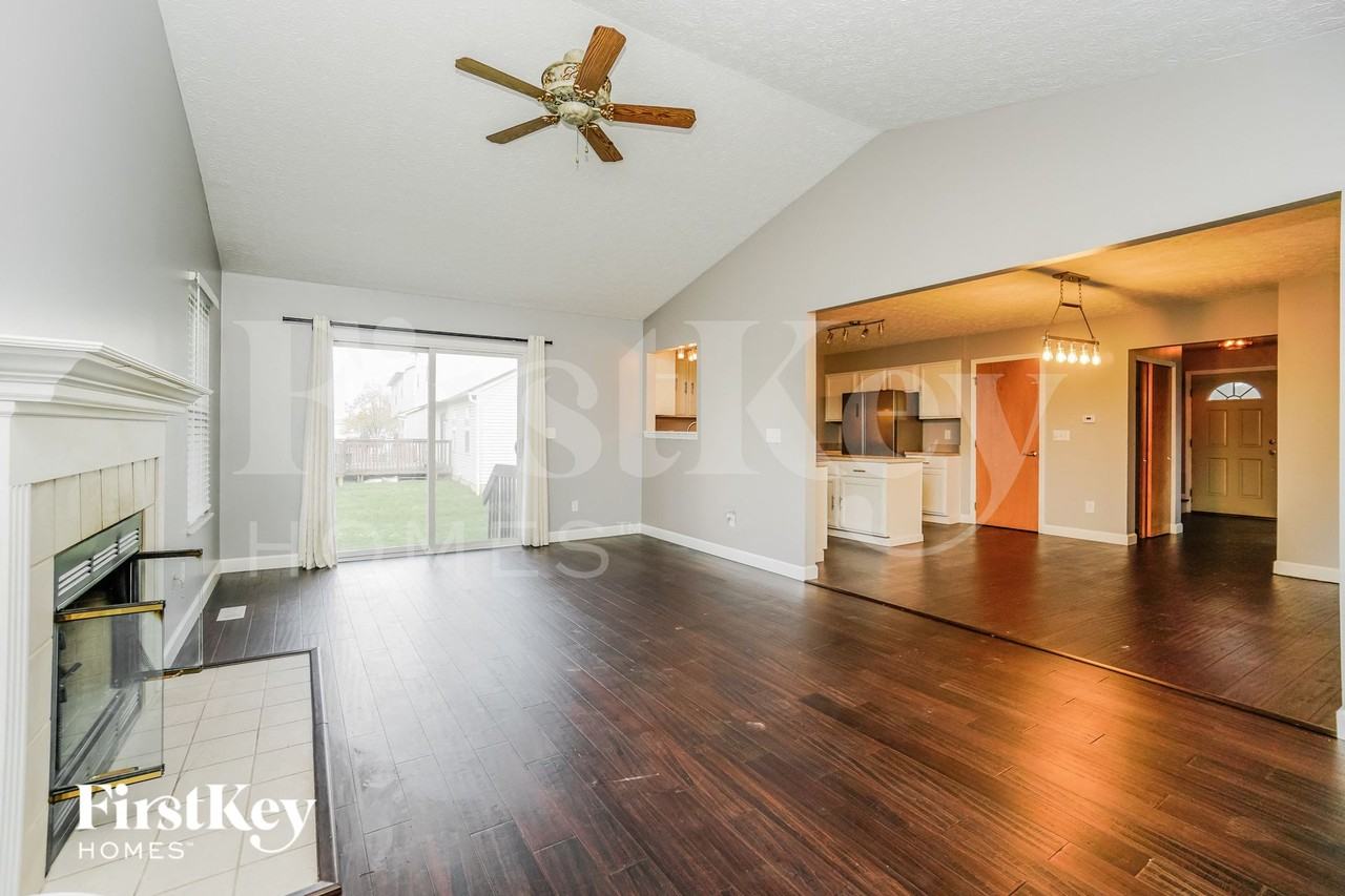 1896 Berwick Ct - Photo 3 of 15