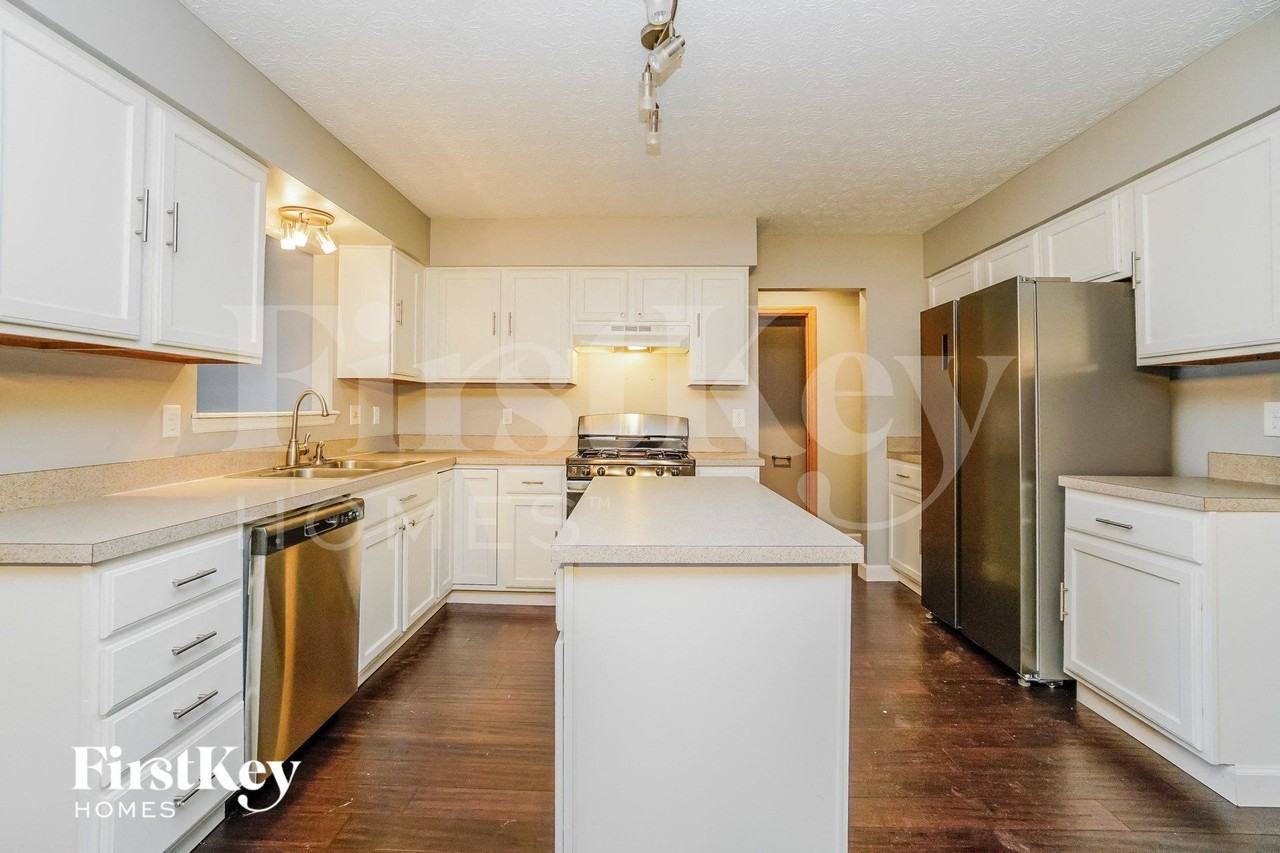 1896 Berwick Ct - Photo 6 of 15