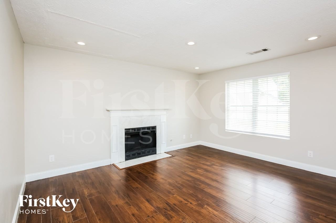 7064 Saratoga Dr - Photo 2 of 18