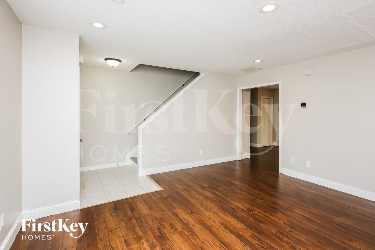 7064 Saratoga Dr - Photo 5 of 18