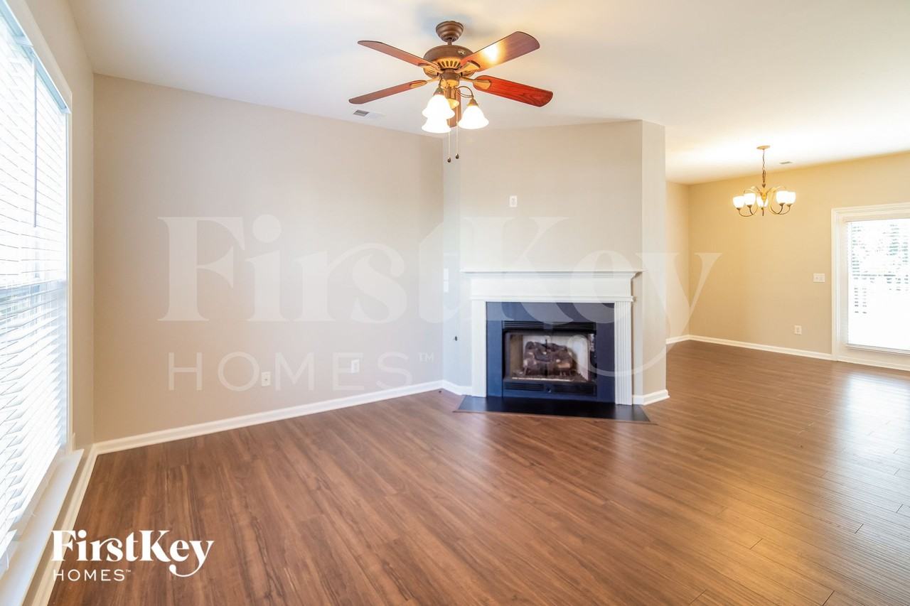 216 Pimpernel St - Photo 3 of 15