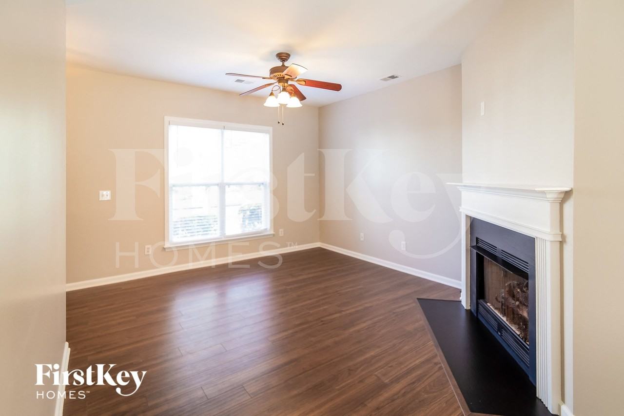 216 Pimpernel St - Photo 4 of 15