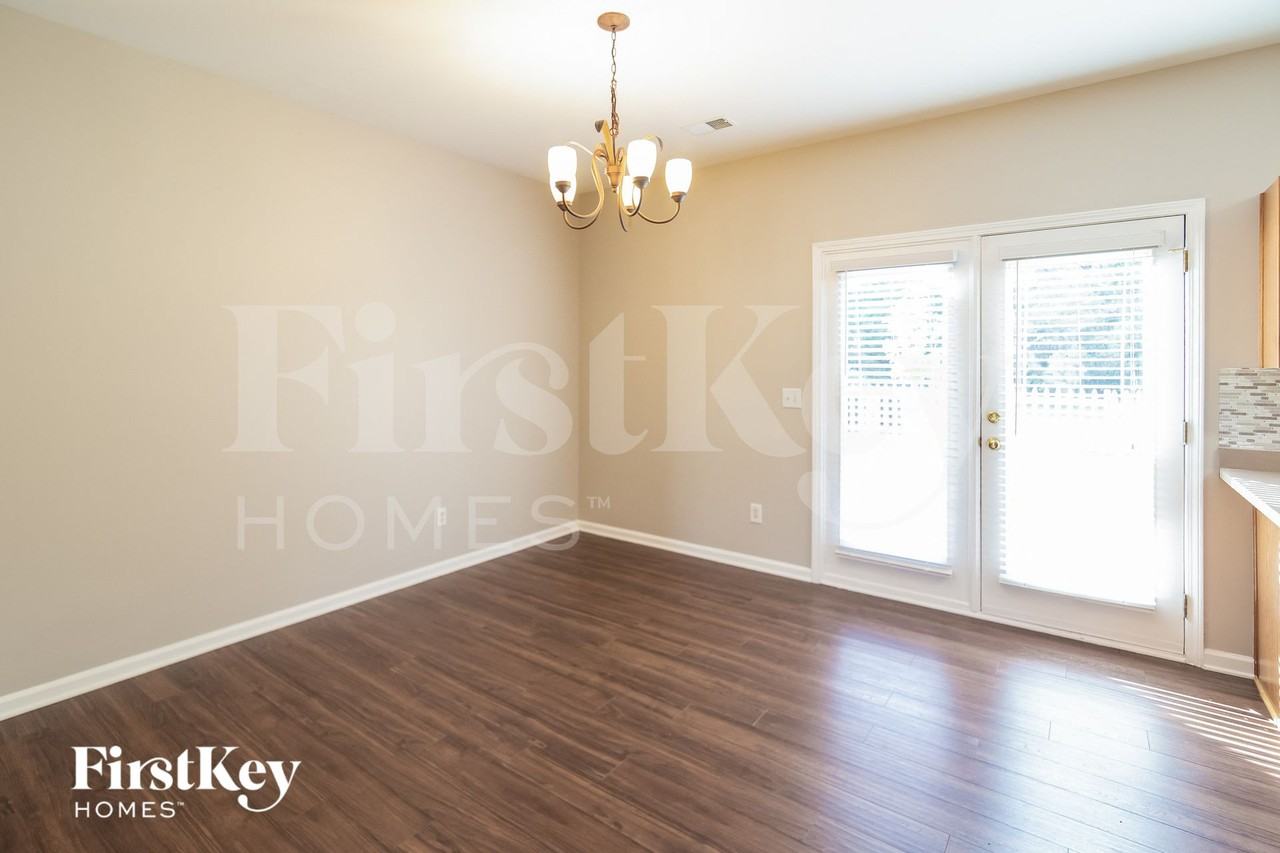 216 Pimpernel St - Photo 5 of 15