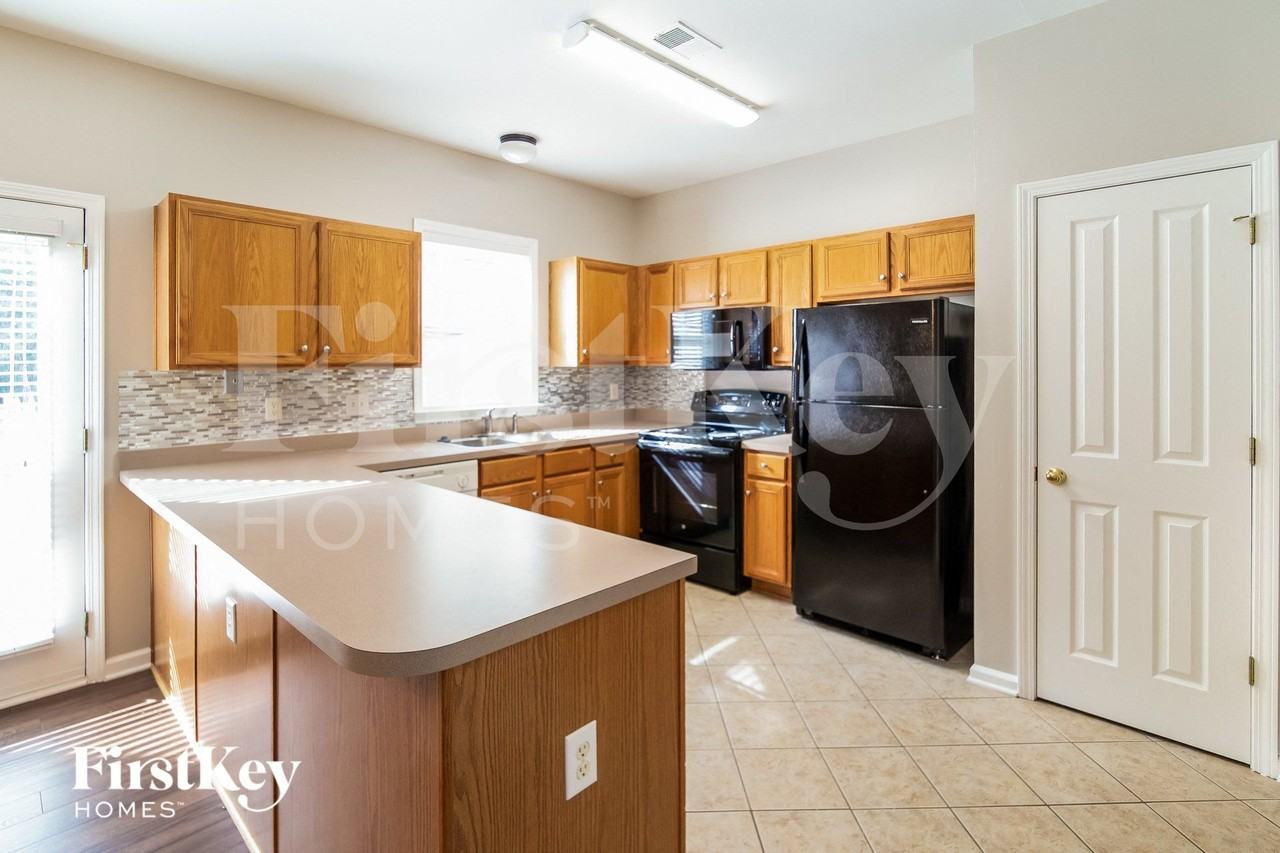 216 Pimpernel St - Photo 6 of 15