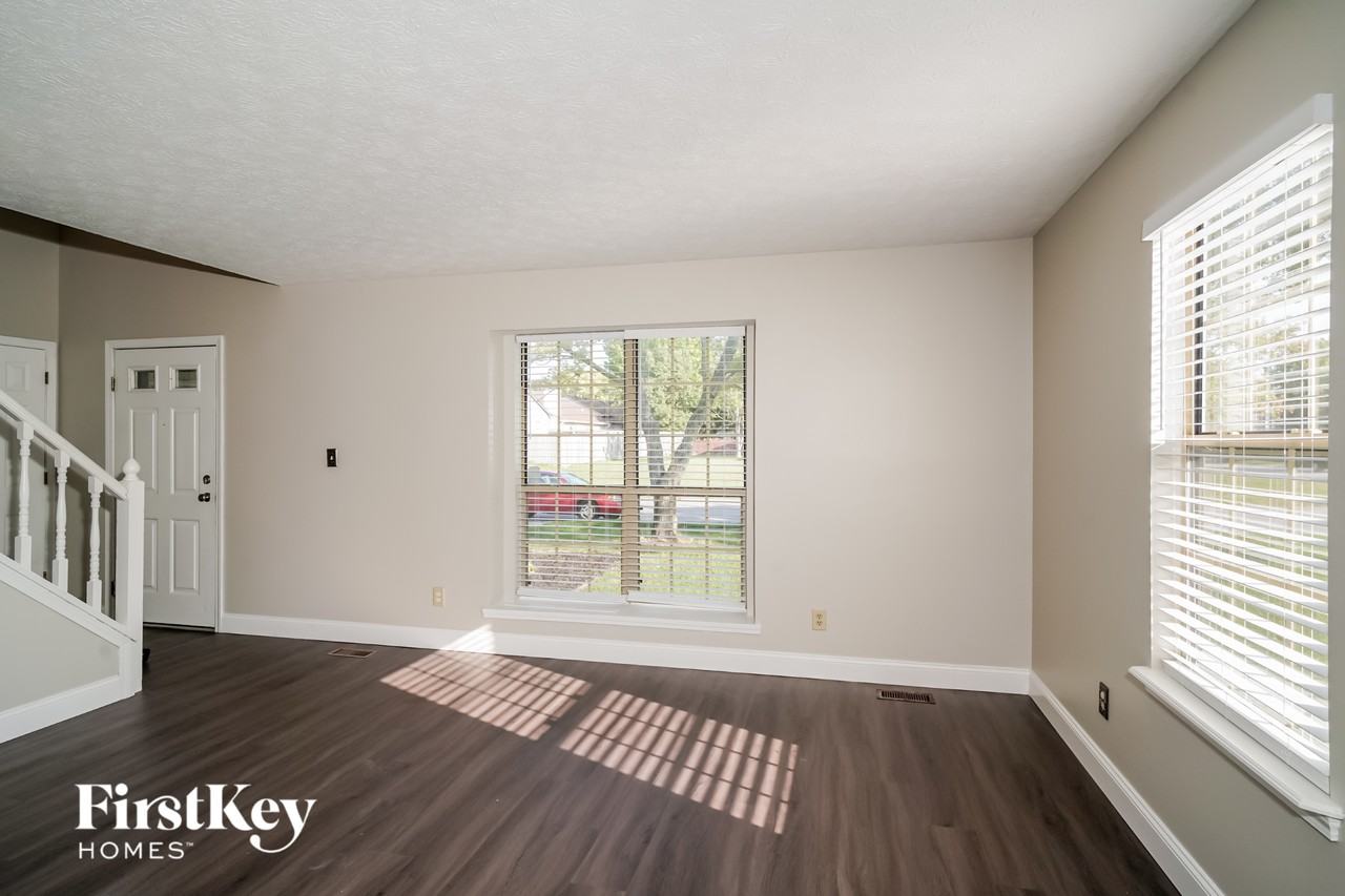 10145 Park Valley Dr - Photo 3 of 15